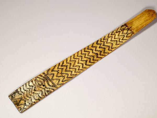 Ornement Naga en os gravé (2)