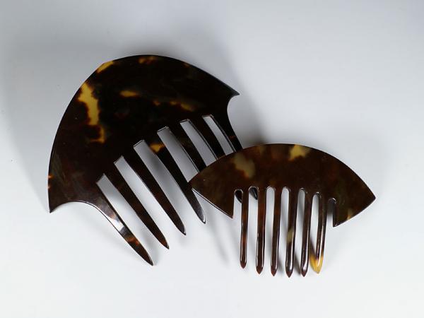 Tortoiseshell combs, Morabito tradition (2)