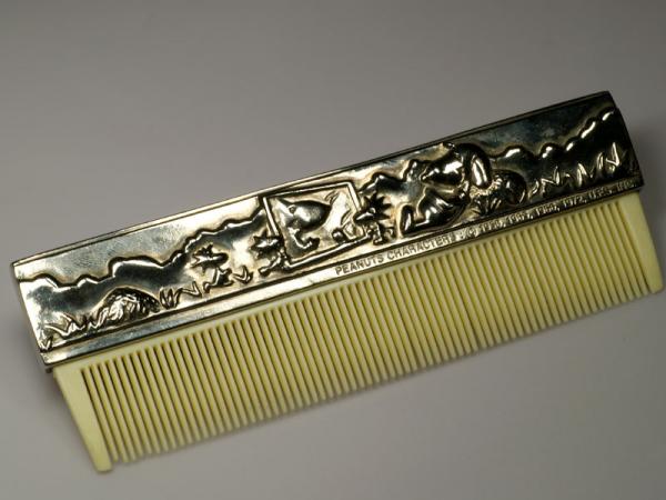 Snoopy and the peanuts comb (2)