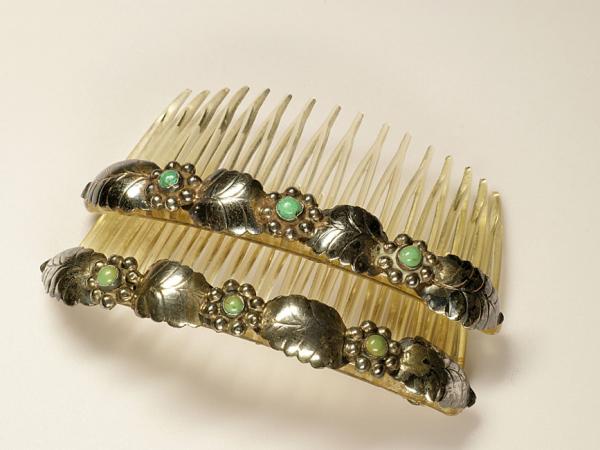 Paire de peignes mexicains à décor d'argent