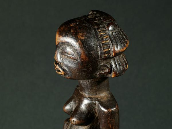 Female Luba Shankadi carving (3)