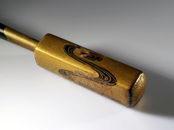 Ensemble en écaille laquée d'or (4)