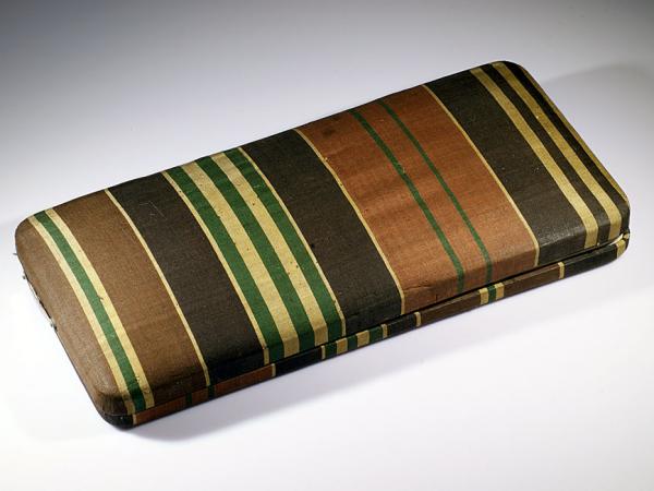 Peigne en écaille gravé d'un Daruma (4)