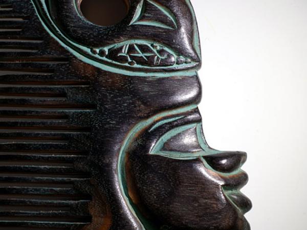 Grooming Ainu haircomb (4)