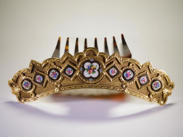 Exquisite comb with enamelled roses(4)