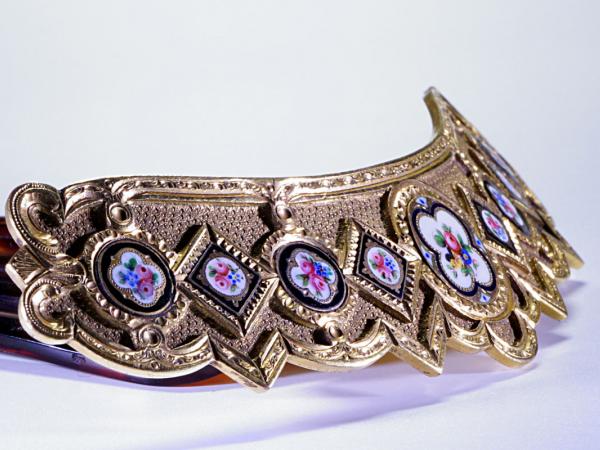 Exquisite comb with enamelled roses(4)
