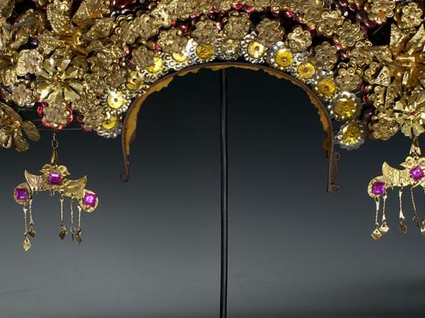 Minangkabau crown for bride; Sumatra (6)