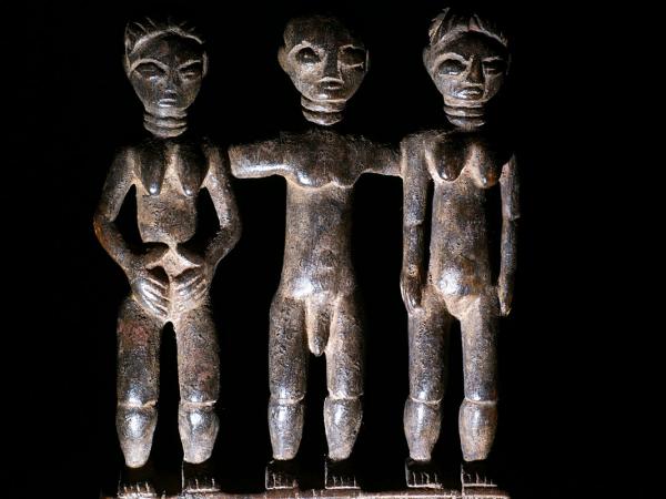 Peigne Akan aux personnages (4)