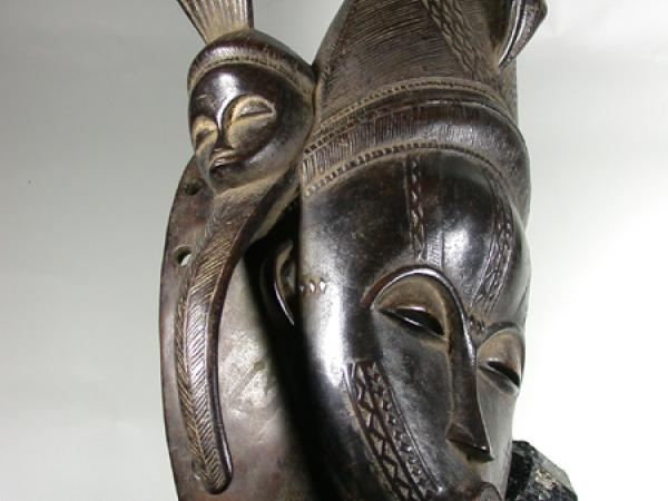 African mask ornated with two combs (2)
