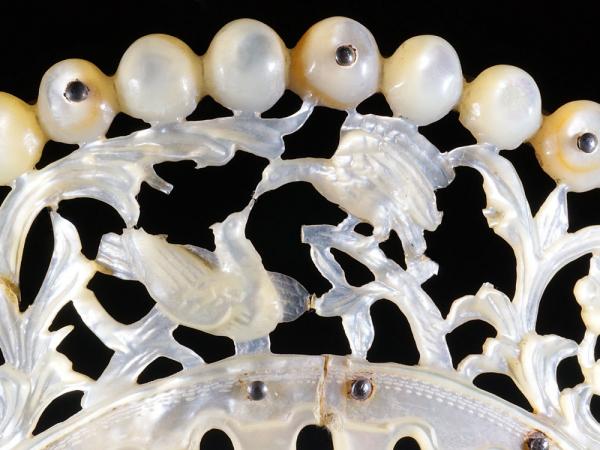 Mother-of-pearl comb, bird design (3)