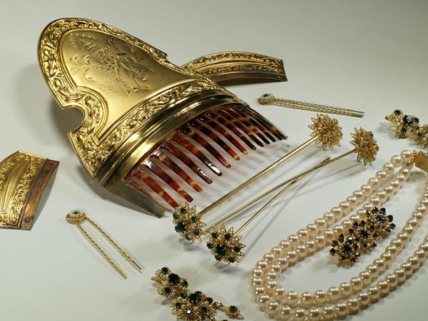 Spanish 'Fallera' hair ornaments and jewels (4)