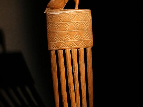 Yaka comb, bird motif (2)
