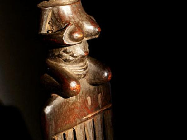 Peigne Hemba, fétiche de fécondité (2)