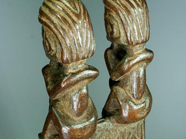 Tchokwe comb with two figures (4)