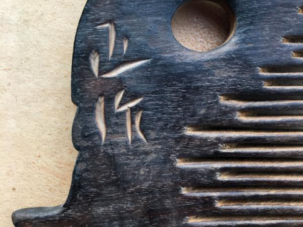 Grooming Ainu haircomb (4)