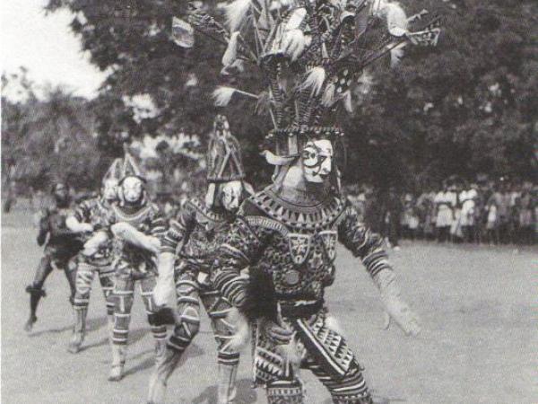 Igbo mask with combs (4)