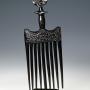 Peigne-souvenir d'Afrique, objet de décoration, sans valeur ethnique. 2010 Peigne-souvenir d'Afrique, objet de décoration, sans valeur ethnique. 2010